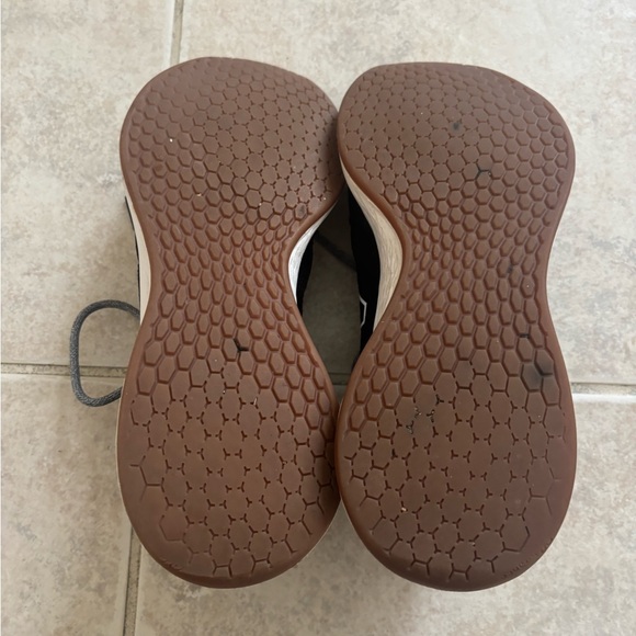 New Balance Black and Gray Athletic Shoes - Picture 3 of 3